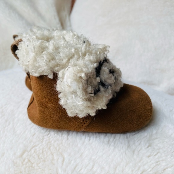 UGG Limited Edition Fluffy Fur Baby Boot - Picture 4 of 8